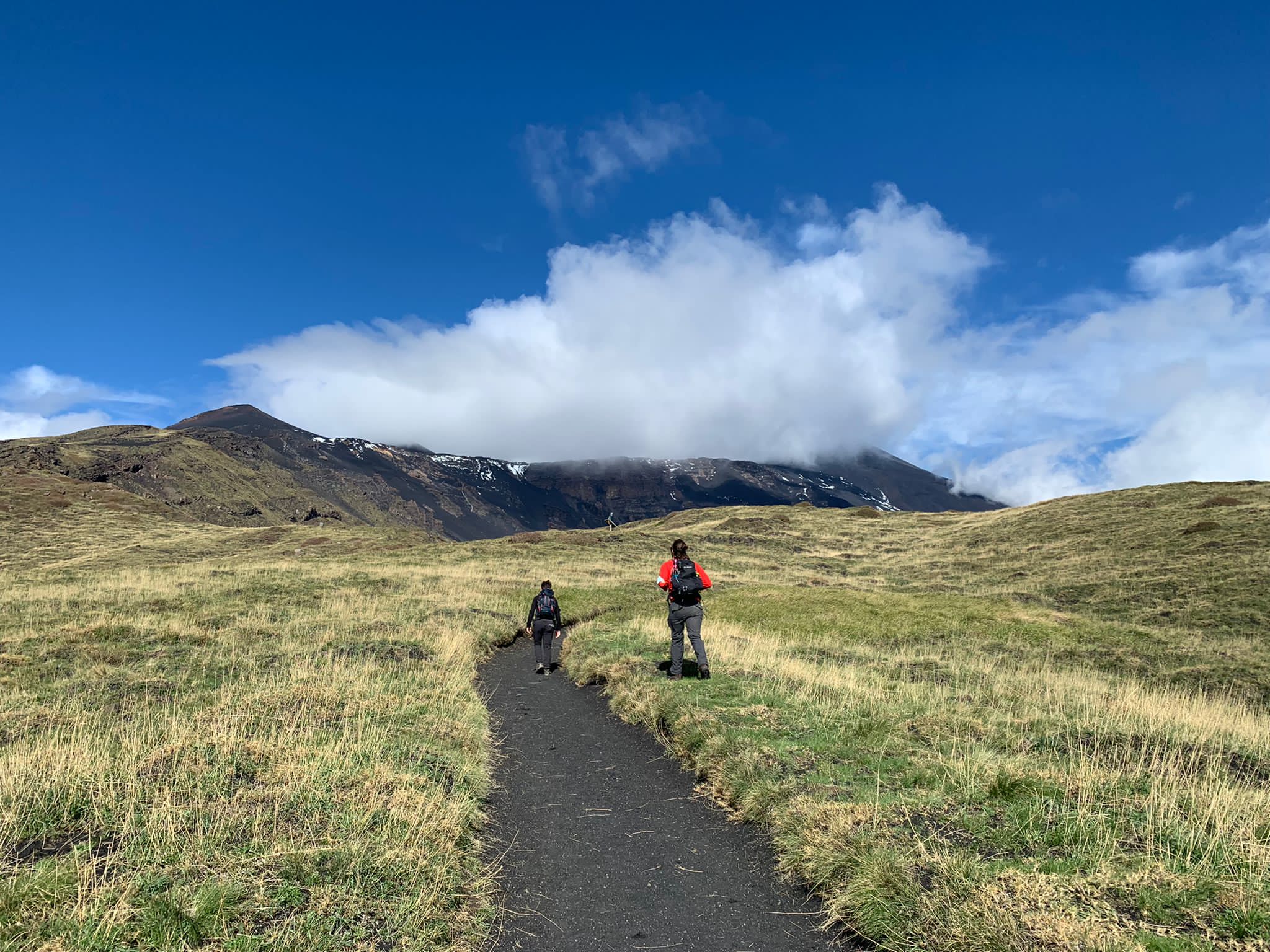 Climbing up prehistoric volcanic structures